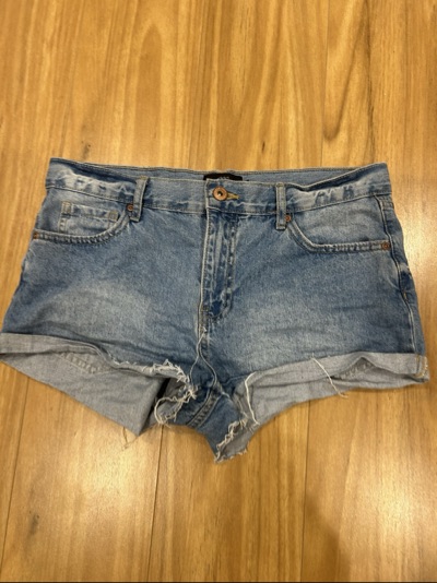 mid/high waisted short shorts
