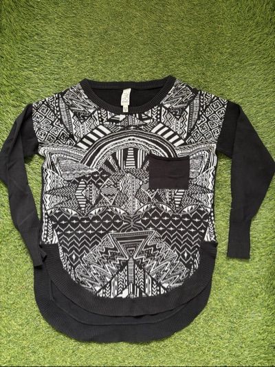Billabong black and white jumper size 10
