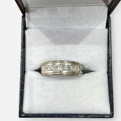 Vintage 925 Sterling Silver ring with diamantés
