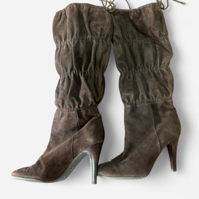Vintage 90’s chocolate brown suede ruched knee-high boots size 8