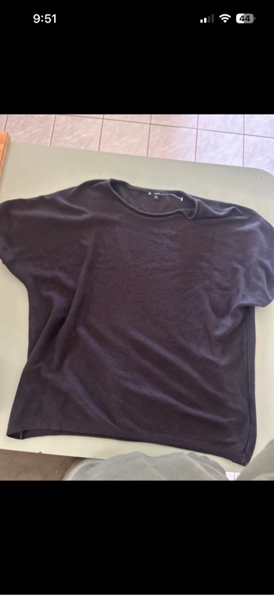 Black short-sleeve top size XL