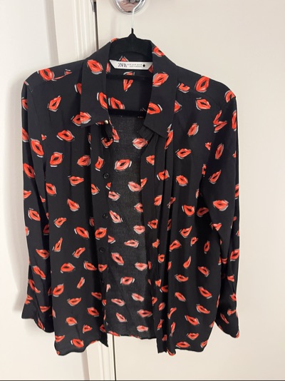 NWT Zara Black Satin-Effect Blouse with Red Lips Print