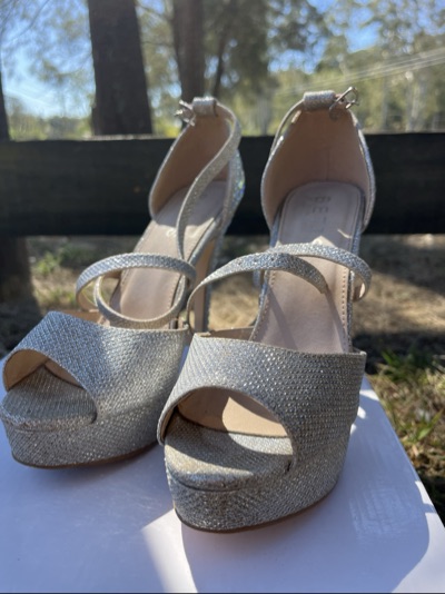 Razzle silver embellished platform sandals size 8