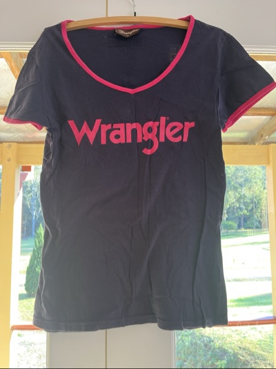 Wrangler navy logo t-shirt with pink trim size 10