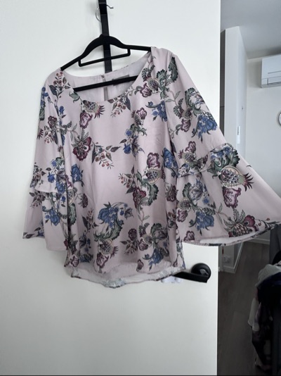 Bell sleeved floral blouse Jacquie E