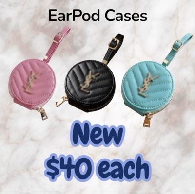 Quilted EarPod case with wrist strap
