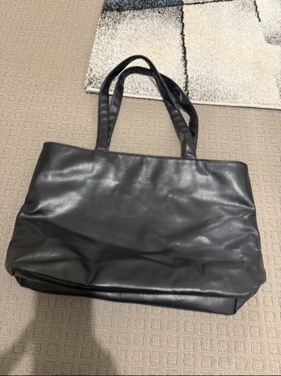CHAMILIA black textured tote bag