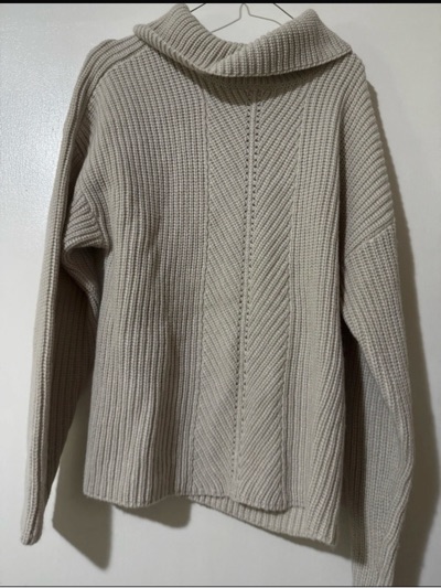 Women’s knitted sweater
