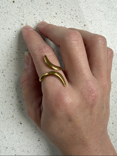 NEW Stainless steel Gold-tone sculptural curved Resizable ring
