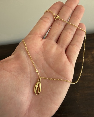 Gold-tone shell pendant necklace stainless steel