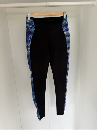 Black geometric side panel leggings