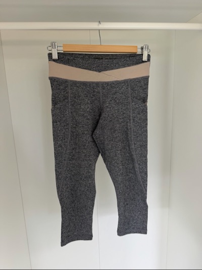 Grey cropped activewear leggings with side pockets