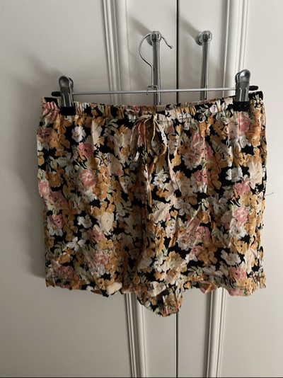 Ghanda floral tie waist shorts size small