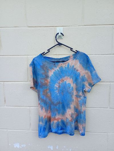 🩵🦋 Reworked upcycled boho hippie vintage Blue tan tiedye tshirt L 🩵🦋