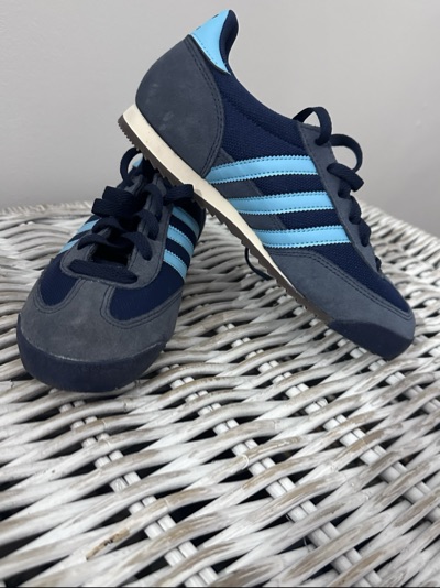 adidas navy lace-up sneakers with blue stripes size US 4