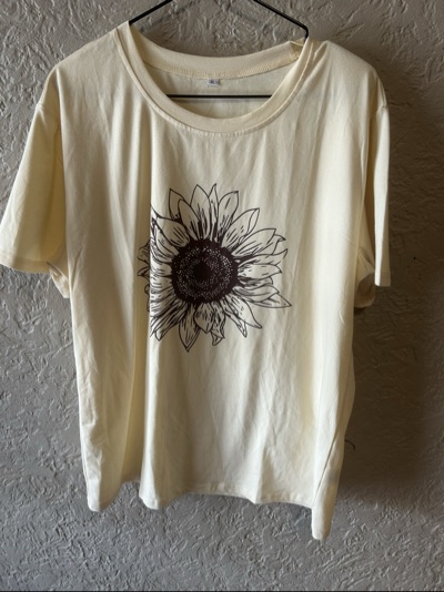 Cream sunflower graphic T-shirt size XL