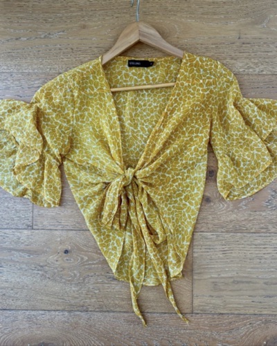 Stellino Mustard Yellow Leaf Print Tie Front Blouse – Flared Sleeves