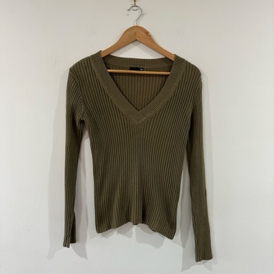 H&M ribbed V-neck jumper size M